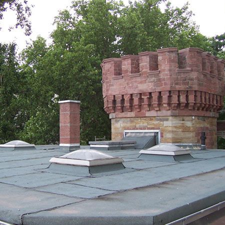 Dachbau Örtlek - Bitumenabdichtung und Lichtkuppelsysteme an historischen Gebäude